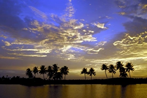 Images Dated 2nd September 2006: Colourful Clouds Print at Dusk, Kerala