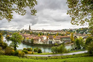 Aare River with Munster Cathedral and city centre in background, Bern, Canton Bern Aare River with Munster Cathedral and city centre in background, Bern, Canton Bern