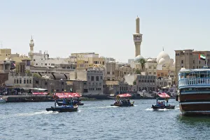 Abras, traditional water taxis crossing Dubai Creek between Deira and Bur Dubai, Dubai Abras, traditional water taxis crossing Dubai Creek between Deira and Bur Dubai, Dubai