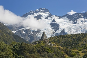 Alpine memorial dwarfed by Mount Sefton, Aoraki (Mount Cook National Park, UNESCO Alpine memorial dwarfed by Mount Sefton, Aoraki (Mount Cook National Park, UNESCO