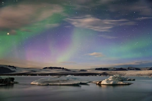 Aurora borealis (Northern Lights) over Jokulsarlon Glacial Lagoon, Iceland, Polar Regions Aurora borealis (Northern Lights) over Jokulsarlon Glacial Lagoon, Iceland, Polar Regions