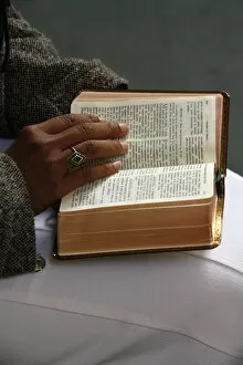 Images Dated 10th July 2000: Bible reading, Fontainebleau, Seine-et-Marne, France, Europe