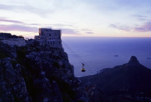 Outdoor Photography Africa Prints: Cable car going up Table Mountain