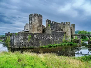 Castle Architecture UK Prints: Caerphilly Castle, Caerphilly, Gwent, Wales, United Kingdom, Europe