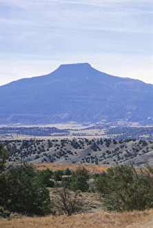 Images Dated 18th January 2000: Cerro Pedernal Print, New Mexico Landscape
