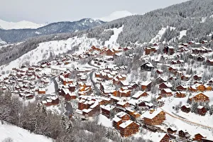 Chalets and hotels in Meribel ski resort in the Three Valleys (Les Trois Vallees) Chalets and hotels in Meribel ski resort in the Three Valleys (Les Trois Vallees)