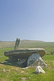 United Kingdom Outdoor Photography Prints: A chambered cairn
