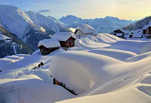 Chapel zum Schnee in the village centre, in the back Fletschhorn 3985m, cathedral 4545m Chapel zum Schnee in the village centre, in the back Fletschhorn 3985m, cathedral 4545m