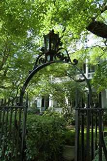 Images Dated 11th January 2000: Charleston Print: Historic District Architecture