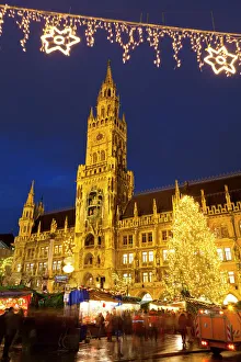 Christmas Market in Marienplatz and the New Town Hall, Munich, Bavaria, Germany, Europe Christmas Market in Marienplatz and the New Town Hall, Munich, Bavaria, Germany, Europe