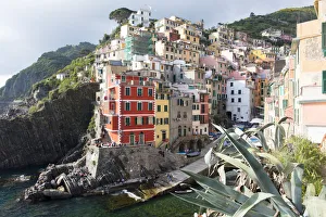 Colourful buildings by sea, Riomaggiore, Cinque Terre, UNESCO World Heritage Site Colourful buildings by sea, Riomaggiore, Cinque Terre, UNESCO World Heritage Site