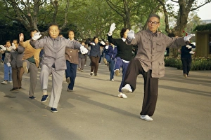 Prints of Crowd of people practicing Tai Chi, Shanghai, China, Asia Shanghai Prints: Tai Chi Print, Shanghai Crowd