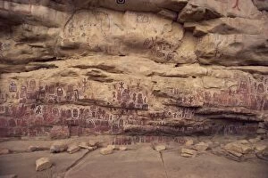 Cliff of Bandiagara (Land of the Dogons) Collection: Decorated cliff wall at Dogon ritual site, Songo Village, UNESCO World Heritage Site