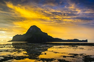 Philippines Travel Destination Prints: Dramatic sunset light over the bay of El Nido