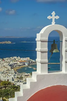 Elevated view of little white chapel, Old Harbour and town, Mykonos Town, Mykonos Elevated view of little white chapel, Old Harbour and town, Mykonos Town, Mykonos