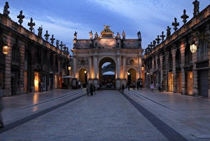 France UNESCO World Heritage Sites Prints: Evening view of the Arc de Triomphe