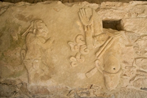 Figures of stucco relief, skeletal heads found in the niches, Castillo de Kukulcan Figures of stucco relief, skeletal heads found in the niches, Castillo de Kukulcan