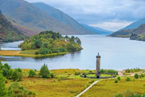 Glenfinnan Monument to 1745 landing of Bonnie Prince Charlie at start of Jacobite Uprising, Loch Shiel, Highlands Glenfinnan Monument to 1745 landing of Bonnie Prince Charlie at start of Jacobite Uprising, Loch Shiel, Highlands