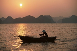 Rowing Boat Transport Prints: Halong Bay
