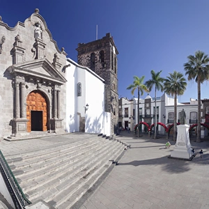 Iglesia de El Salvador church at Plaza de Espana, Santa Cruz de la Palma, La Palma Iglesia de El Salvador church at Plaza de Espana, Santa Cruz de la Palma, La Palma