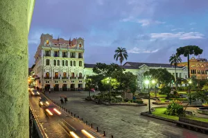 Independence Square at sunset, Quito, UNESCO World Heritage Site, Pichincha Province, Ecuador, South America Independence Square at sunset, Quito, UNESCO World Heritage Site, Pichincha Province, Ecuador, South America