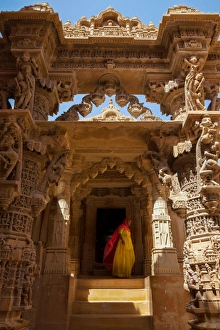 Indian lady in traditional dress in a temple in Jaisalmer, Rajasthan, India, Asia Indian lady in traditional dress in a temple in Jaisalmer, Rajasthan, India, Asia