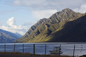 New Zealand Physical Geography Prints: Lake Hawea
