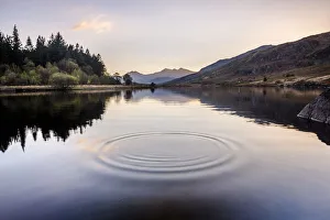 Llynnau Mymbyr Lake at sunset, Capel Curig, Snowdonia National Park, North Wales Llynnau Mymbyr Lake at sunset, Capel Curig, Snowdonia National Park, North Wales