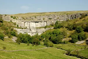 Malham Cove, limestone cliff 70 metres high, Malham, Yorkshire Dales National Park Malham Cove, limestone cliff 70 metres high, Malham, Yorkshire Dales National Park
