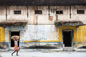 Man carrying a sack of ginger, Fort Kochi (Cochin), Kerala, India, Asia Man carrying a sack of ginger, Fort Kochi (Cochin), Kerala, India, Asia