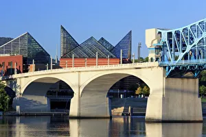 Market Street Bridge and Tennessee Aquarium, Chattanooga, Tennessee Market Street Bridge and Tennessee Aquarium, Chattanooga, Tennessee