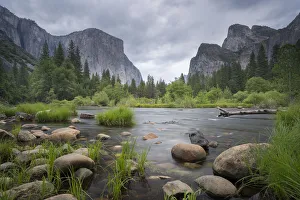 North America Landmarks Photo Prints: The Merced River at Valley View in spring, Yosemite National Park