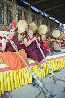Monks playing horns at a Tsechu (festiva), Gangtey Gompa (Monastery), Phobjikha Valley Monks playing horns at a Tsechu (festiva), Gangtey Gompa (Monastery), Phobjikha Valley