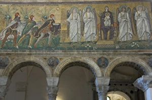 Mosaic depicting the Three Kings bringing gifts to the Holy Child, 6th century basilica di Sant'Apollinare Nuovo Mosaic depicting the Three Kings bringing gifts to the Holy Child, 6th century basilica di Sant'Apollinare Nuovo