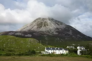 Images Dated 5th August 2008: Mount Errigal and Dunlewy village, County Donegal, Ulster, Republic of Ireland, Europe