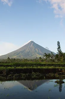 Philippines Prints: Mount Mayon Print: A 2462m Volcano Cone