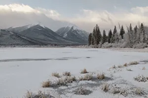 Mountains covered in snow and ice on Vermillion Lakes, Banff National Park, UNESCO World Heritage Site, Alberta Mountains covered in snow and ice on Vermillion Lakes, Banff National Park, UNESCO World Heritage Site, Alberta