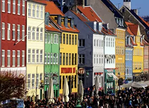 Nyhavn (New Harbour), busy restaurant and bar area, Copenhagen, Denmark, Scandinavia, Europe Nyhavn (New Harbour), busy restaurant and bar area, Copenhagen, Denmark, Scandinavia, Europe