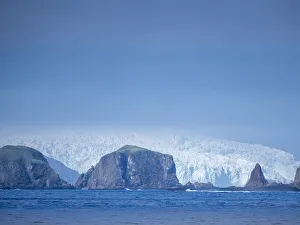 An offshore reef exposed at low tide on Annenkov Island, South Georgia, South Atlantic, Polar Regions An offshore reef exposed at low tide on Annenkov Island, South Georgia, South Atlantic, Polar Regions
