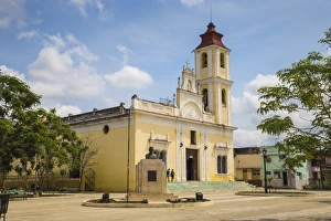 Parque Maceo, Iglesia de Nuestra Senora de la Caridad, Sancti Spiritus Parque Maceo, Iglesia de Nuestra Senora de la Caridad, Sancti Spiritus