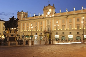 Piazza dei Cavalli, Piacenza, Emilia Romagna, Italy, Europe Piazza dei Cavalli, Piacenza, Emilia Romagna, Italy, Europe