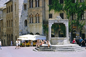 Italian Historic Sites Prints: Piazza della Cisterna