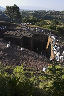 Pilgrims wearing traditional gabi (white shawls) at festival at the rock hewn monolithic church of Bet Giyorgis (St) Pilgrims wearing traditional gabi (white shawls) at festival at the rock hewn monolithic church of Bet Giyorgis (St)