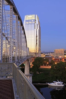 Pinnacle Tower and Shelby Pedestrian Bridge, Nashville, Tennessee, United States of America, North America Pinnacle Tower and Shelby Pedestrian Bridge, Nashville, Tennessee, United States of America, North America