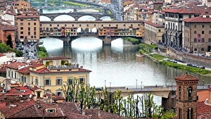 Prints of Ponte Vecchio Bridge across Arno River, Florence, UNESCO World Heritage Site, Tuscany, Italy, Europe River Prints: Ponte Vecchio Bridge Print, Florence, Italy