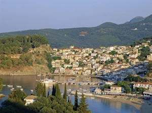 Images Dated 31st July 2008: Praga Village Print, Greece