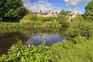 River Wye in spring, Bakewell, Historic Market Town, home of Bakewell Pudding, Peak River Wye in spring, Bakewell, Historic Market Town, home of Bakewell Pudding, Peak