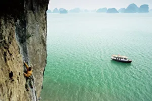 Rock climber, Halong Bay (Ha-Long Bay) (Ha Long Bay), UNESCO World Heritage Site Rock climber, Halong Bay (Ha-Long Bay) (Ha Long Bay), UNESCO World Heritage Site