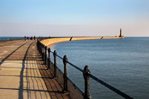 United Kingdom Photography Prints: Roker Pier and Lighthouse, Sunderland, Tyne and Wear, England, United Kingdom, Europe