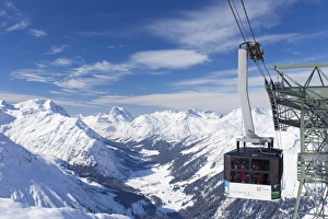 Rufibahn cable car, Lech, near St. Anton am Arlberg, in winter snow, Austrian Alps Rufibahn cable car, Lech, near St. Anton am Arlberg, in winter snow, Austrian Alps